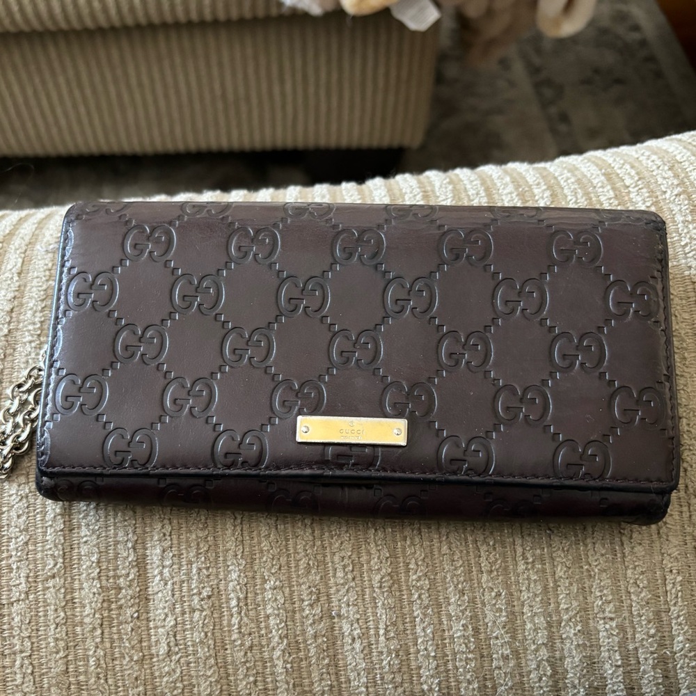 Gucci wallet on chain